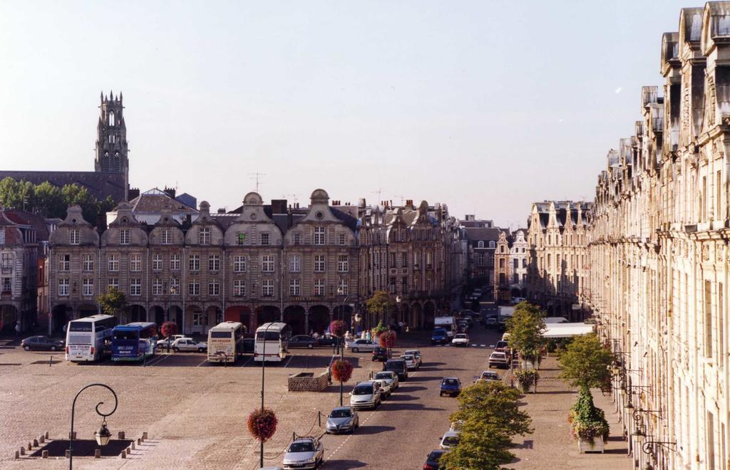 Hotel Les Trois Luppars Арас Екстериор снимка